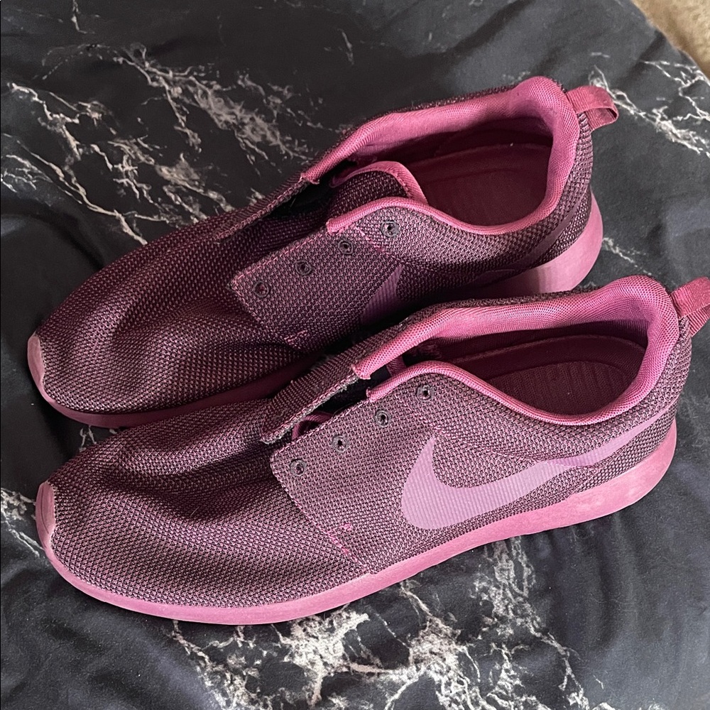 Nike Women's Berry Sneakers no laces